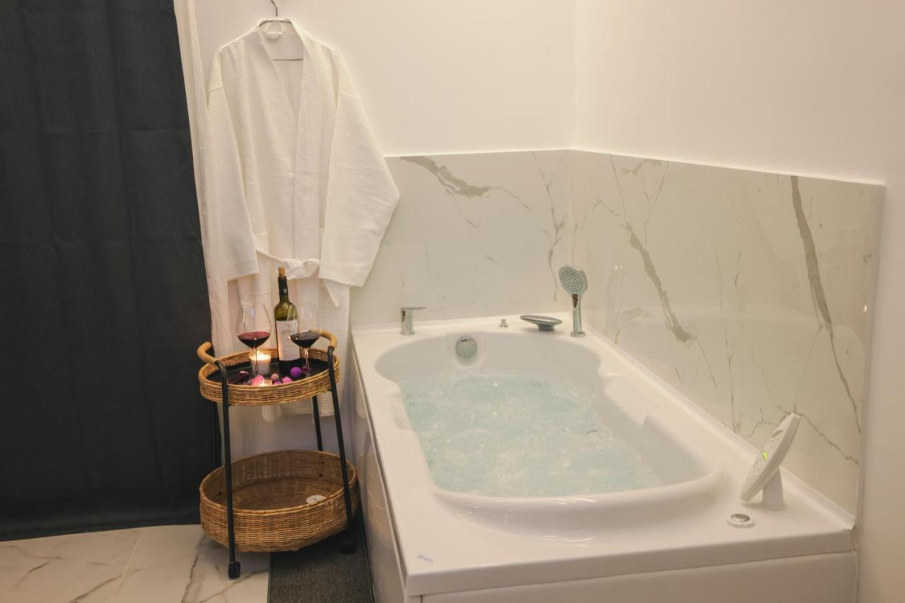 Apollo 2 Bd Jacuzzi Suite Athén Kültér fotó