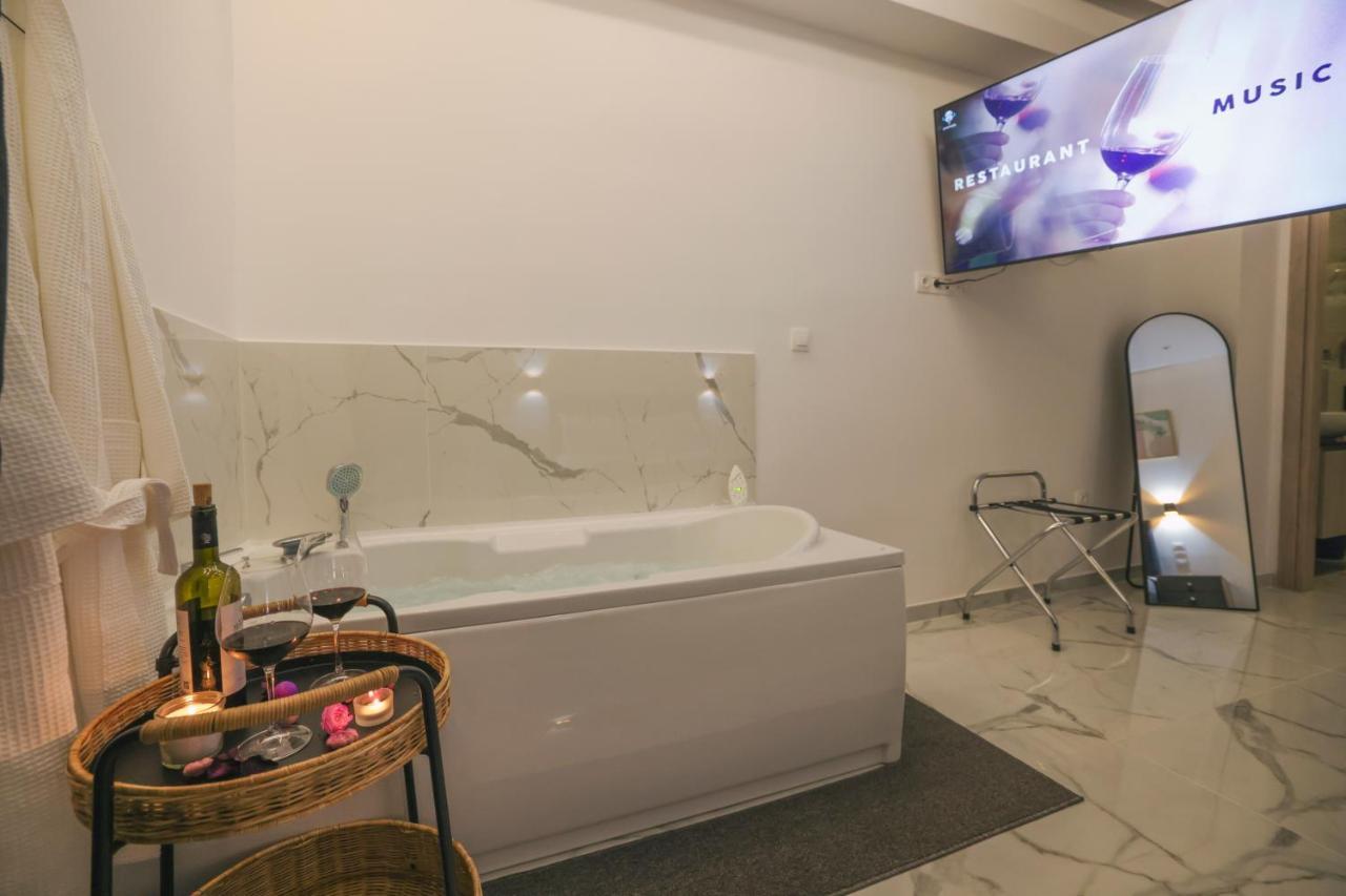 Apollo 2 Bd Jacuzzi Suite Athén Kültér fotó